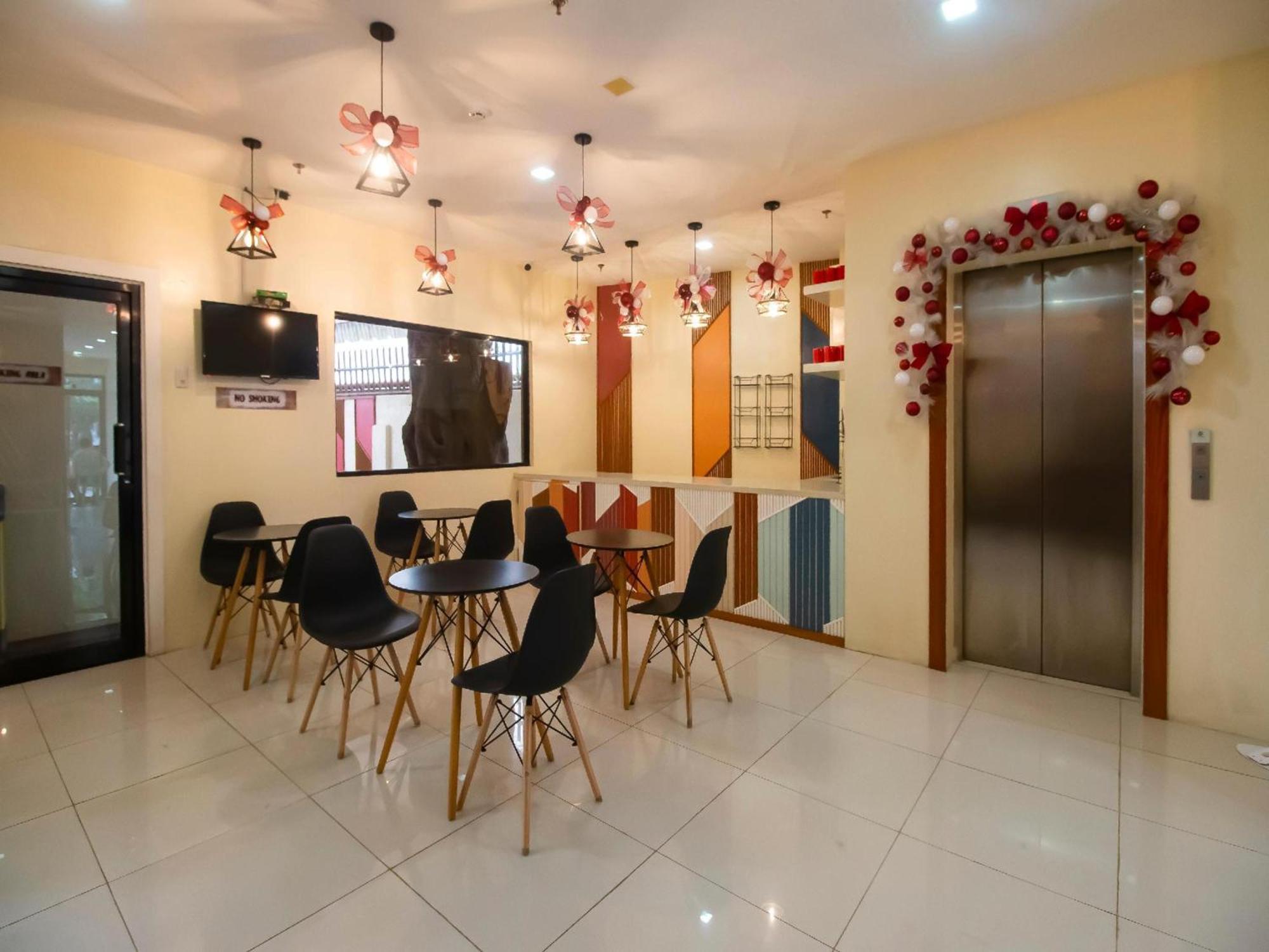 Super Oyo 832 The Teepee Place Hostel & Residence Inn 宿务 外观 照片